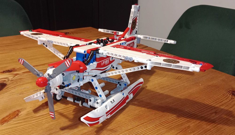 Lego Technic 42040 samolot strażacki 2w1