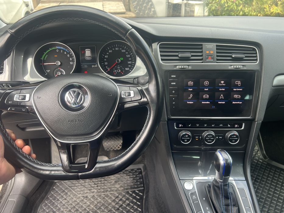 Volkswagen e-Golf електро 2018 36 квт