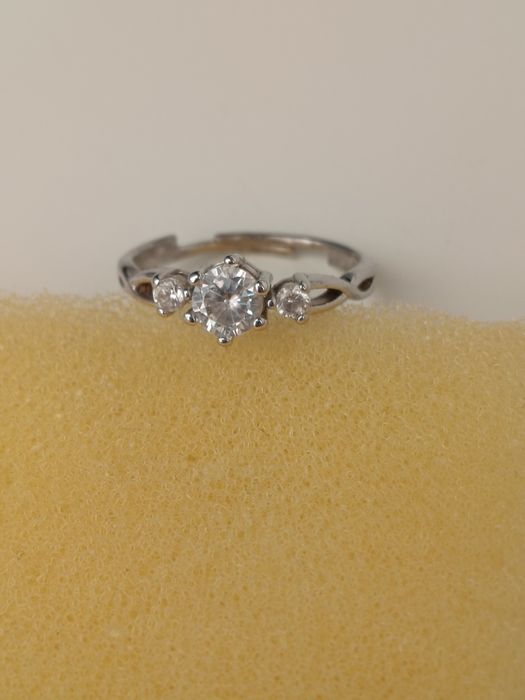 Sprzedam srebrny pierścionek 925