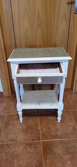 Mesa de cabeceira