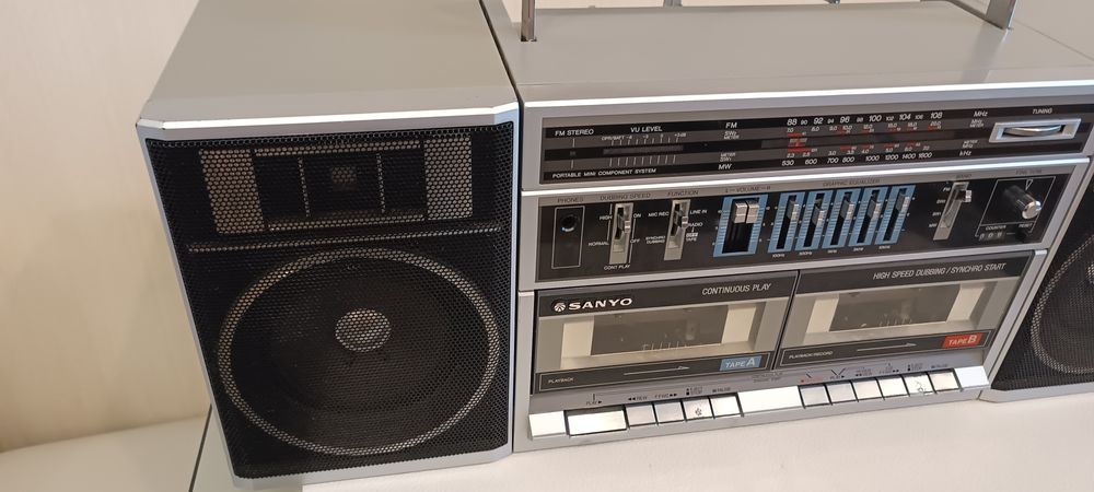 Sanyo C-35 требует ремонта.