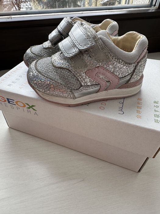 Дитячі кросівки Geox 19 розмір