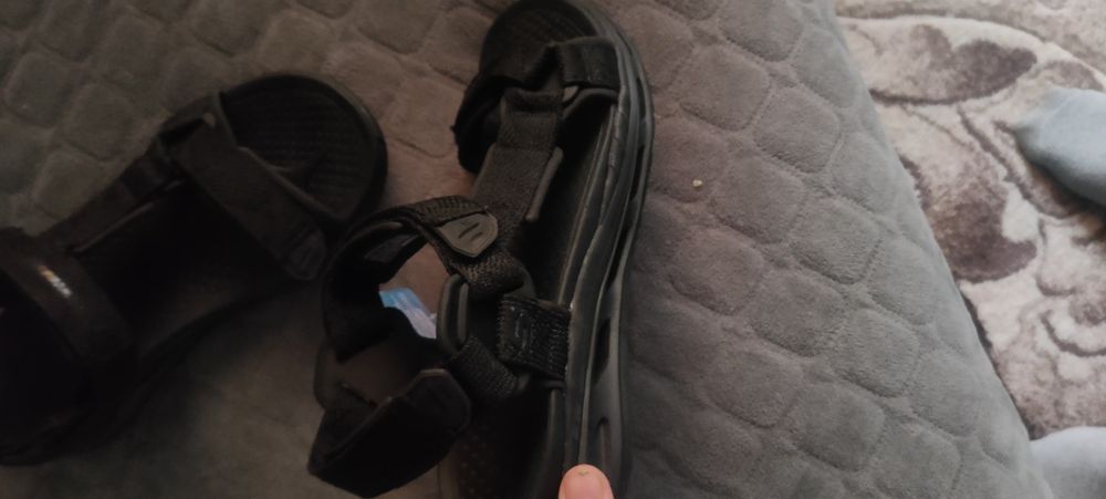 Кросівки , сандалі Skcehers