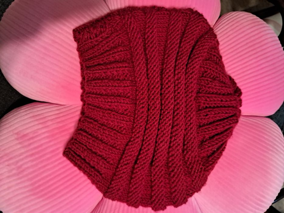 Czerwona czapka zimowa hand made