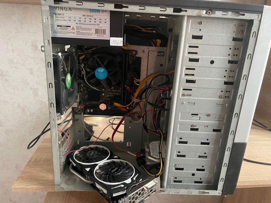 Компʼютер з монітором