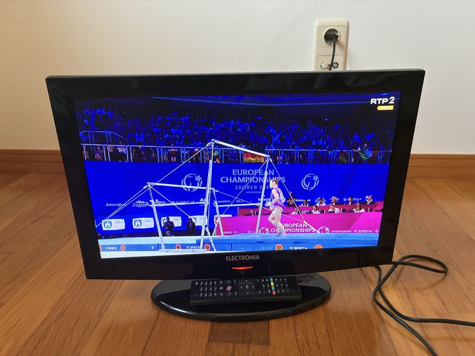 TV electronia de 20 polegadas com suporte de parede