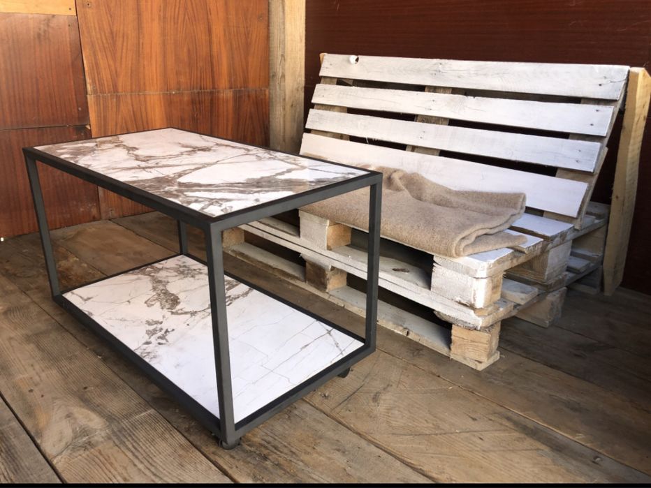 Журнальний столик