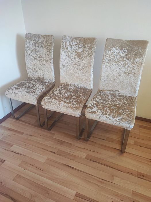 Продаю Кухонні Стільці 3 шт.З чохлами