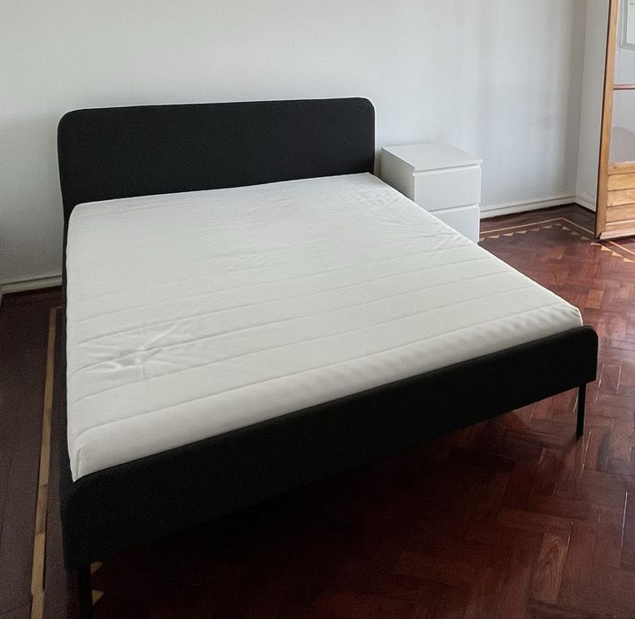 Cama de casal IKEA com colchao e estrado