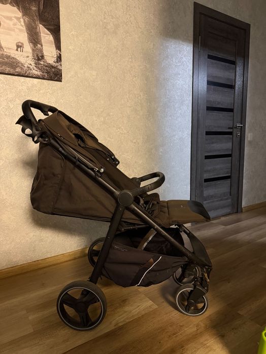 Продам прогулянкову коляску CARRELLO Bravo Black