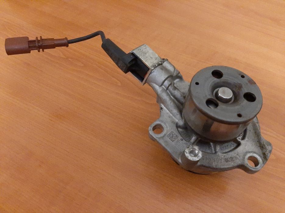 Помпа водяная (насос) охлаждения 010157802 КТ VAG7