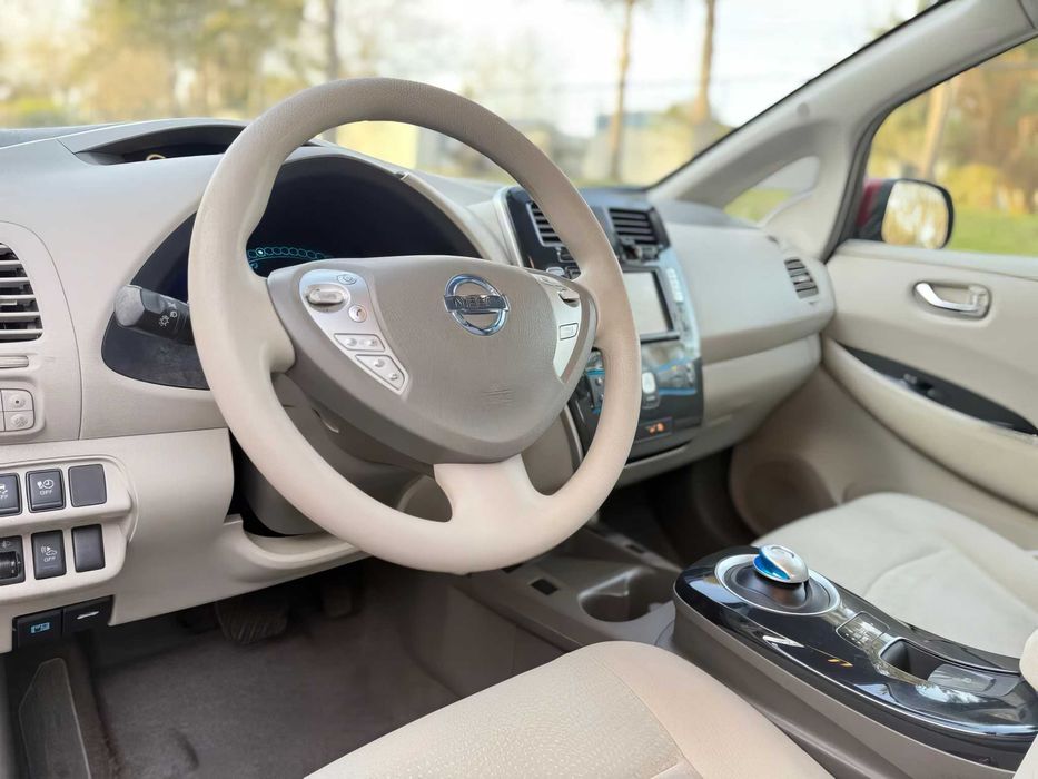 Nissan LEAF S      2015