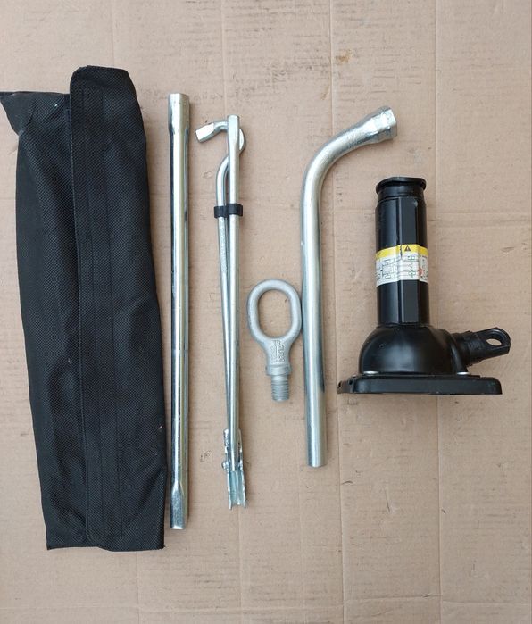 Домкрат ключ крюк Volkswagen Amarok Фольксваген  Амарок