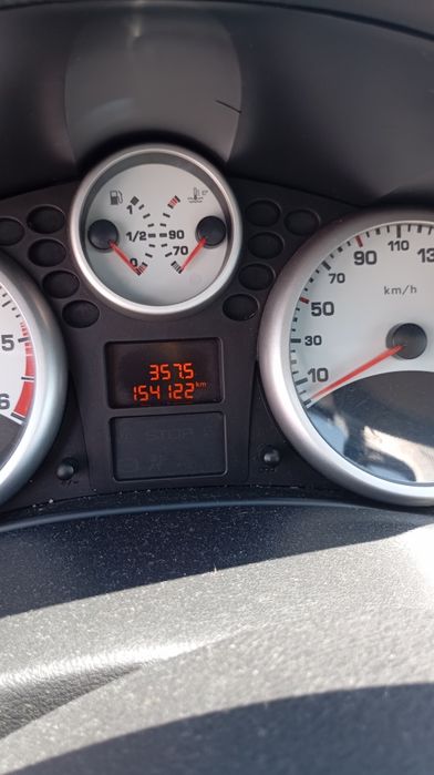 Peugeot 207 motor 1.6 HDI. Tem 150.000 quilómetros reais