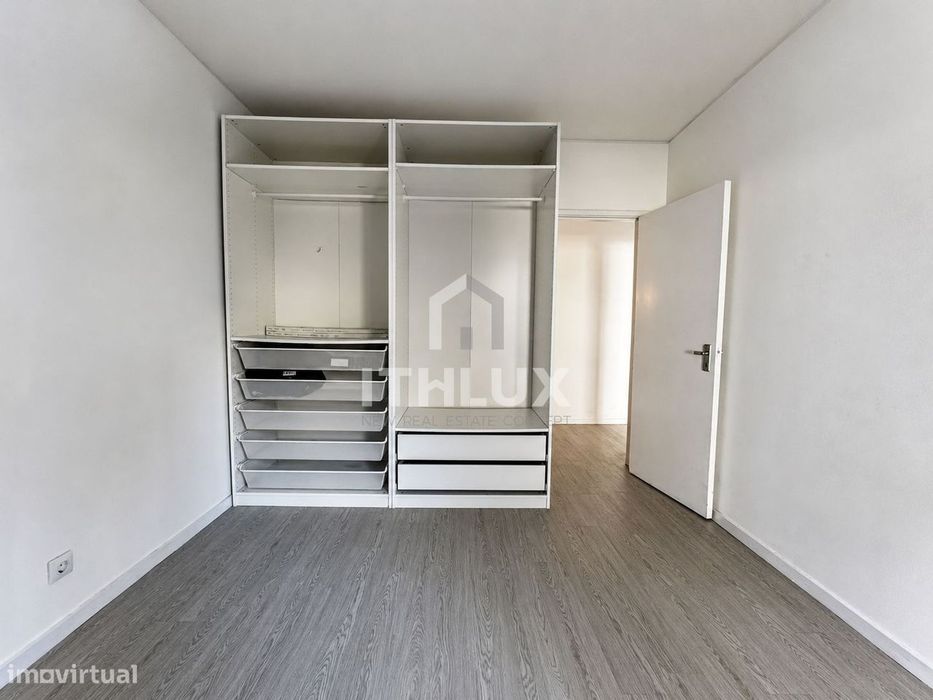 T2 na Av. de Biarritz, Monte Estoril – junto à praia