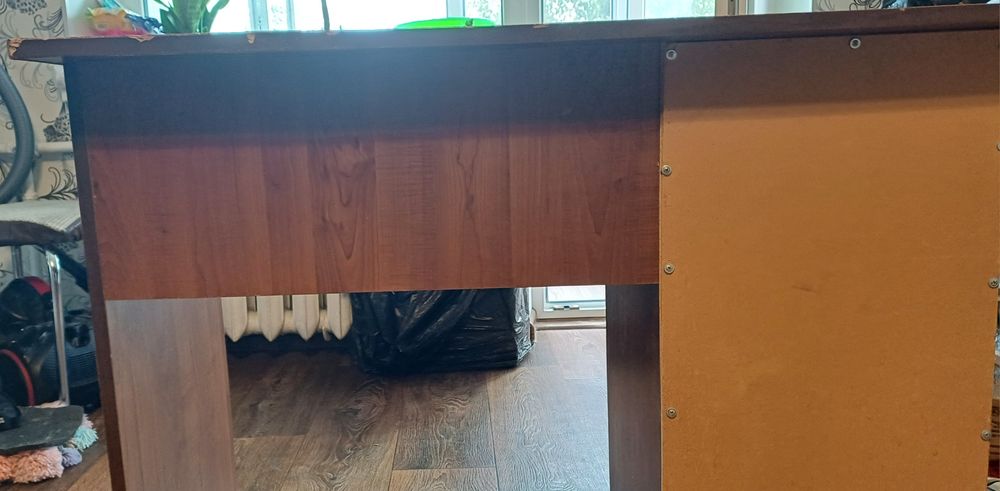 Стіл комп'ютерний офісний