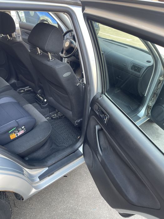 Volkswagen Golf 4 1.6 бензин 2001
