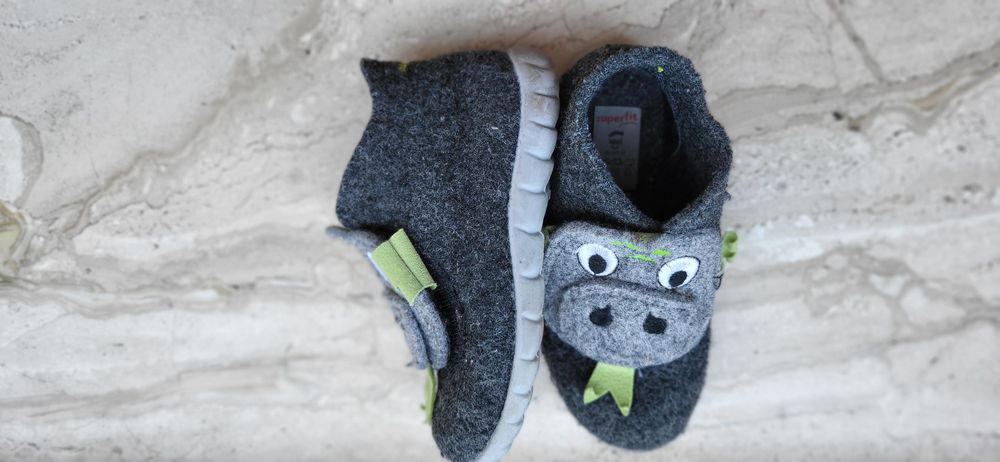 Smoki Superfit rozmiar 23. Filcowe kapcie. Lekkie z miękką podeszwą.