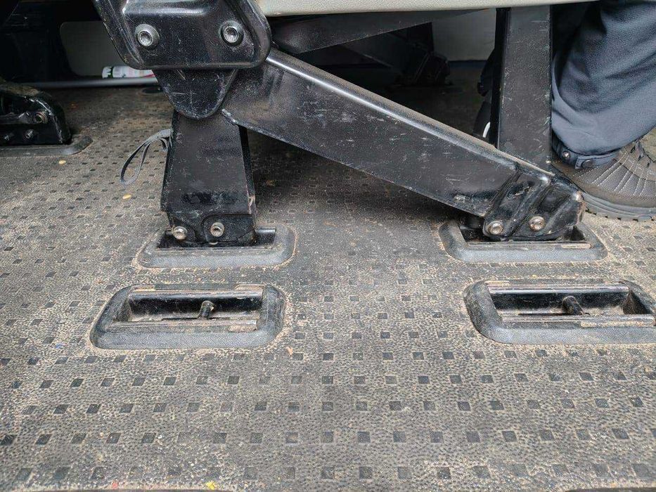 Для ЗСУ потрібне 1 (одинарне) сидіння салону середній ряд VW T5