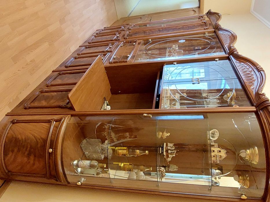 Місткий сервант, виробництво Італія