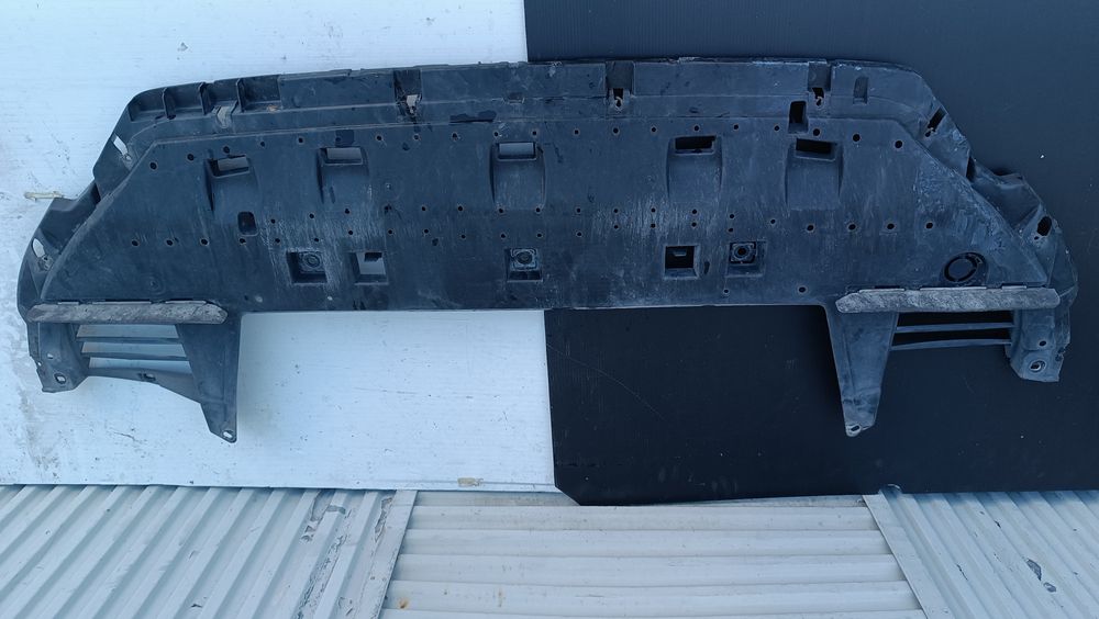 Vendo blindagem inferior de Peugeot partner, citroen Berlingo ano 2018