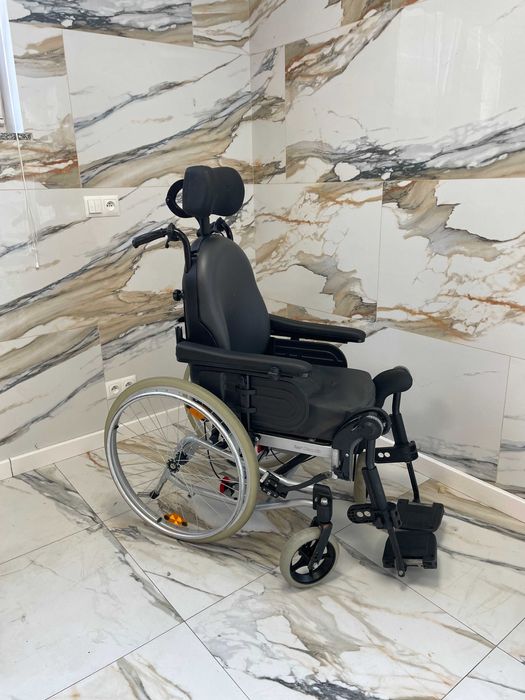 Invacare Rea Clematis 39 - wózek inwalidzki specjalny