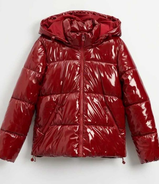 Pikowana kurtka  zimowa z efektem połysku wiśniowa