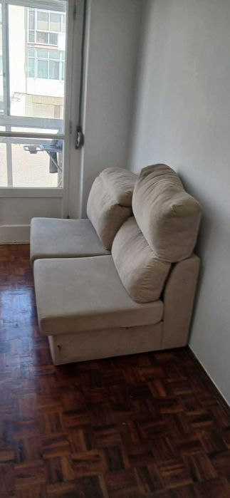 Quarto para arrendamento mensal nas Mercês