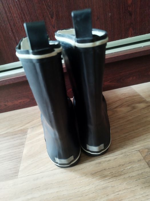 Продам резиновые сапоги р. 35