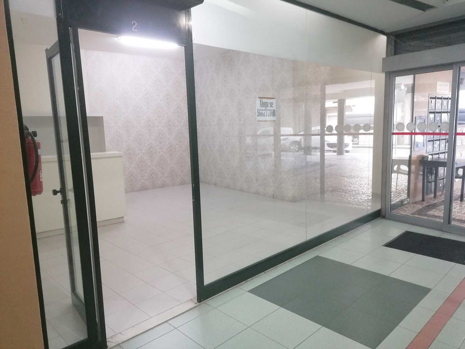 Aluga- se loja centro comercial da vinha