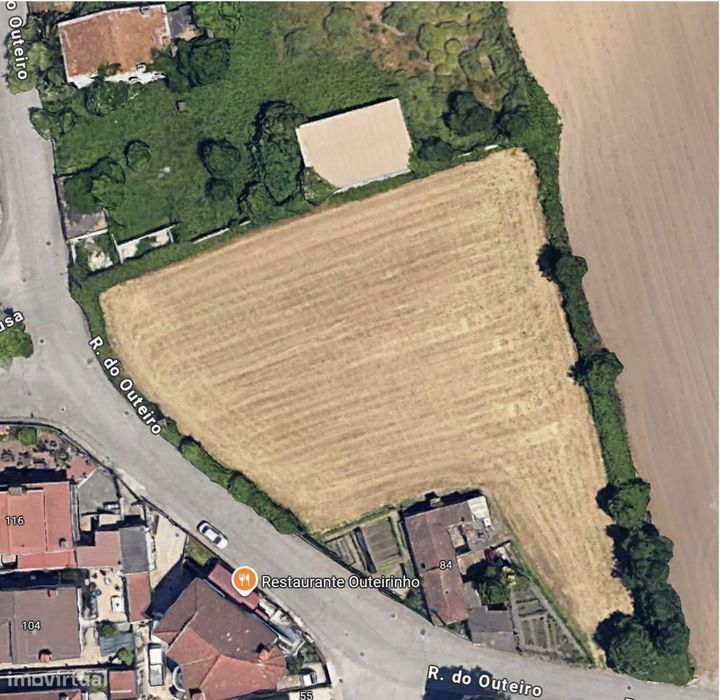 Plot of land with 3796 m² and a 2-bedroom house for renovation in Folgosa.