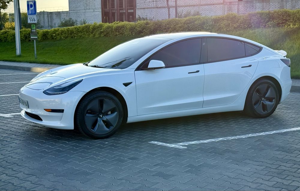 Tesla model 3 2021