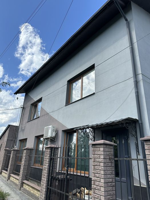 Продаж житлового будинка з комер. приміщенням (сауна ,басейн, більярд)