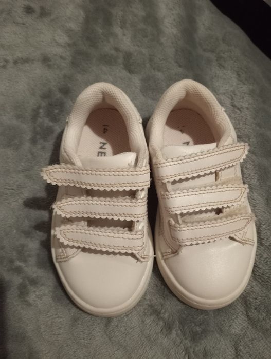 Продам кросівки для немовлят недорого