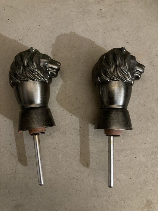 Tampas de garrafa em inox cabeça de leão