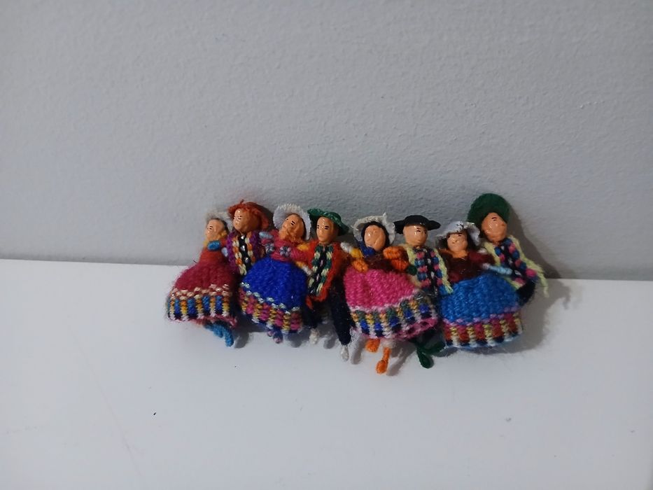 Gancho para cabelo com bonecos trajados