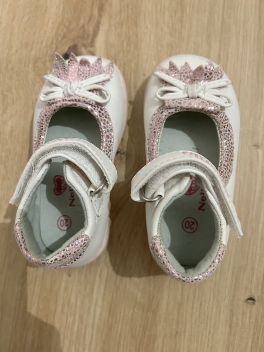 Buciki białe dla dziewczynki rozmiar 20