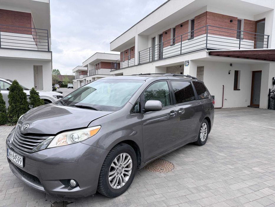 Toyota Sienna 2011