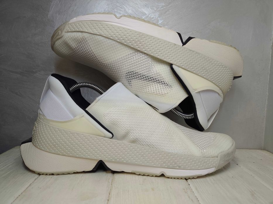 - Nike Go Flyease CW5883-101