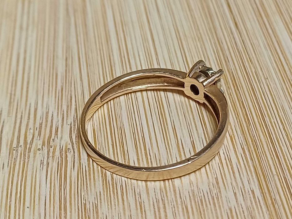 Złoty pierścionek z brylantem P585 2,22g rozmiar 17" certyfikat