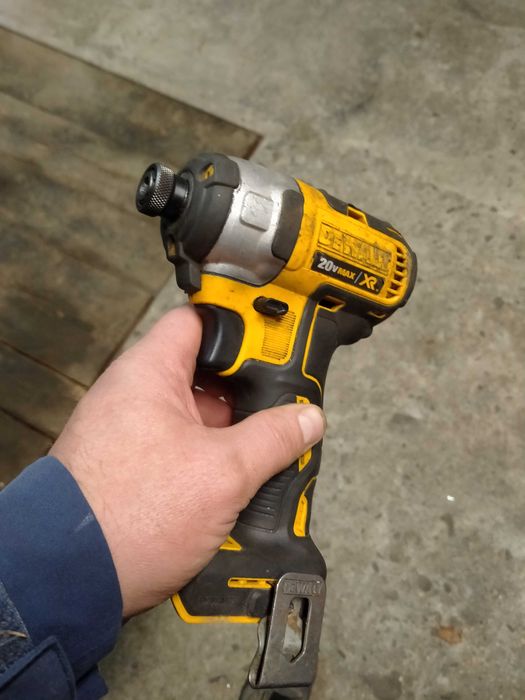 імпак DeWalt DCD 887