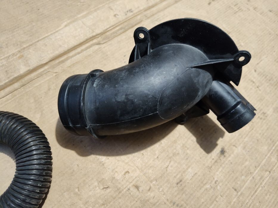 Патрубок фільтра Шкода А5 1.6 BSE1K0131149C 
1K0129610B