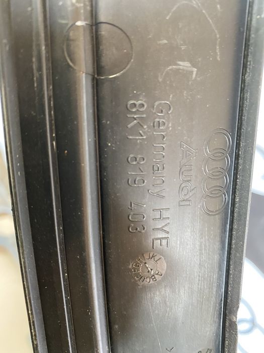 Пластик під лобове скло (жабо) Audi A4 B8  Водоотводящий щиток