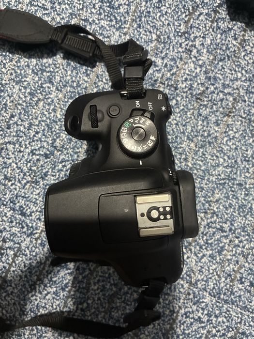 Canon 2000D com 2 lentes