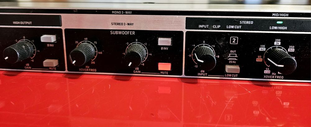 Behringer CX2310 Zwrotnica Crossover