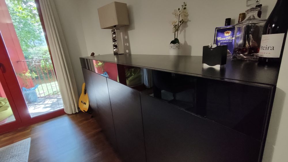 Mobília de sala (mesa de jantar + aparador)