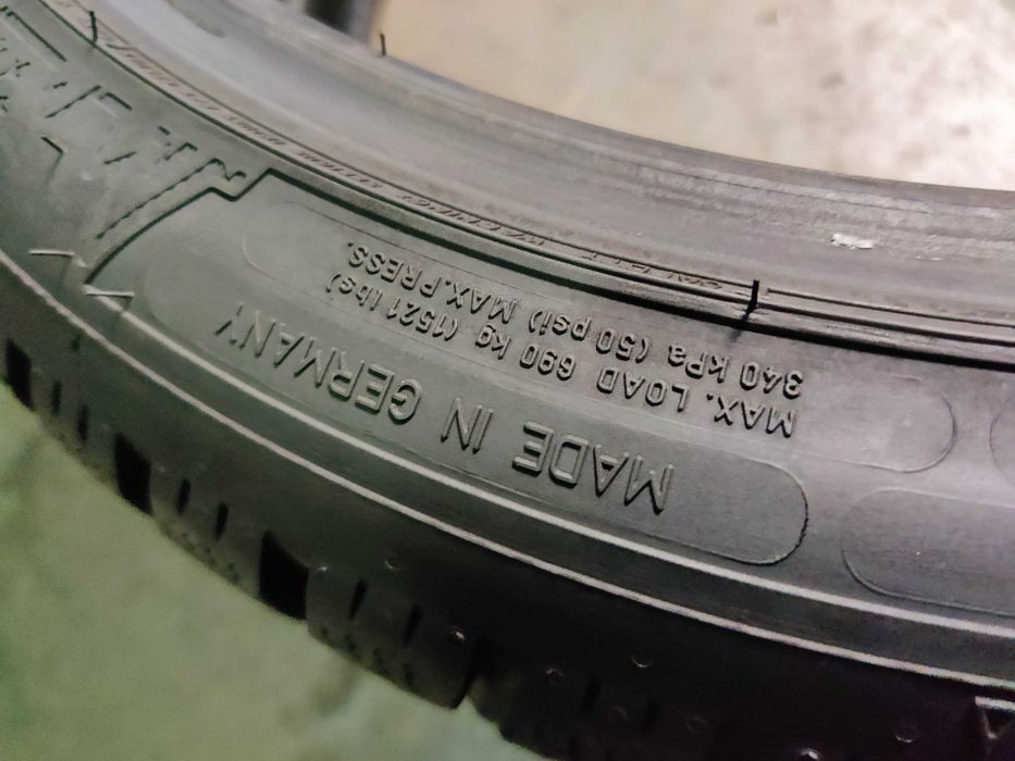 R18 235 40 шини зимові Dunlop Winter Sport 5 гарний стан преміум шини