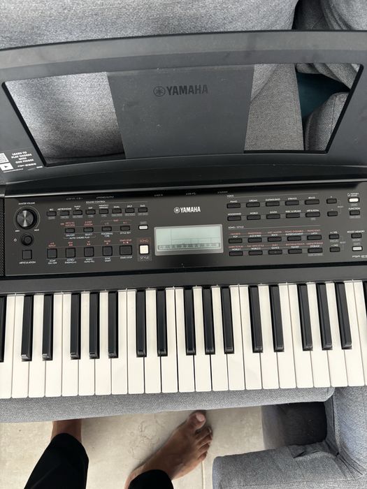 Teclado Yamaha PSR-E383