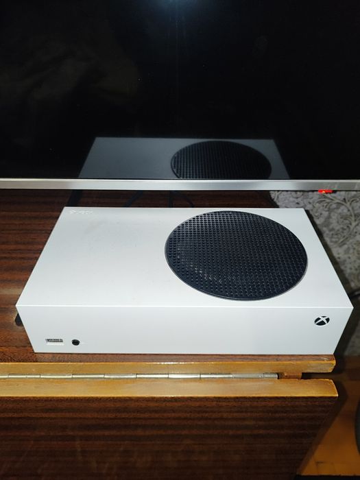 Xbox Series s. Два геймпада.  Состояние идеал