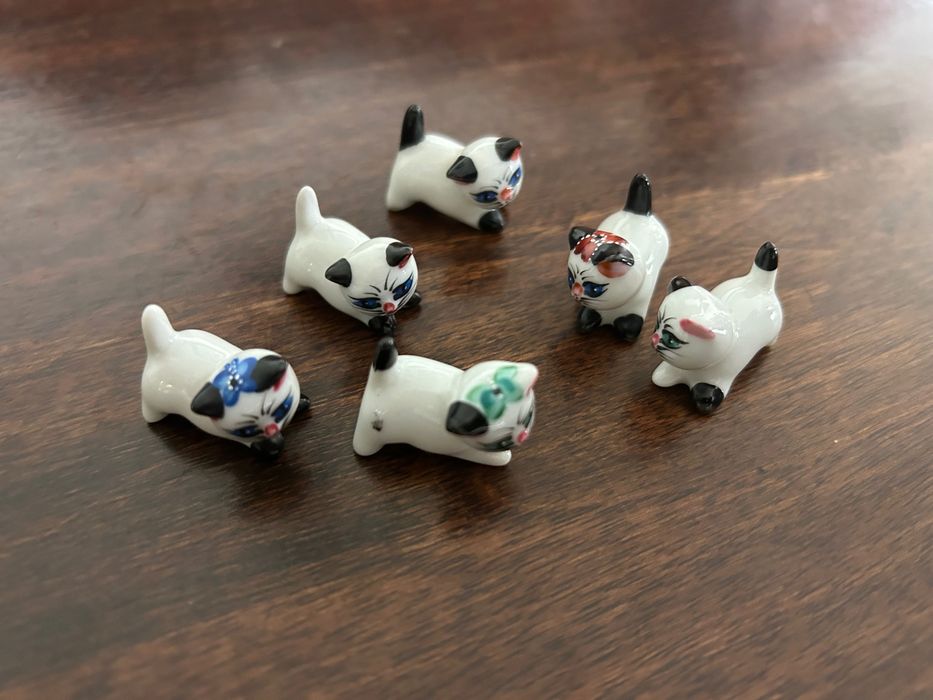 Coleção de gatos e gatinhos de cerâmica (33) e um ratinho